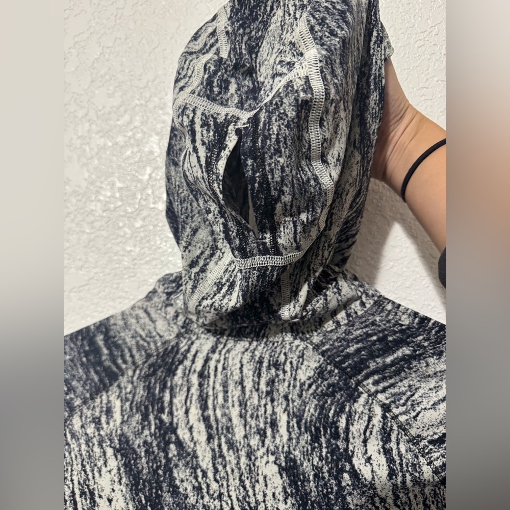 Lululemon Runbeam Hoodie - Picture 7 of 7